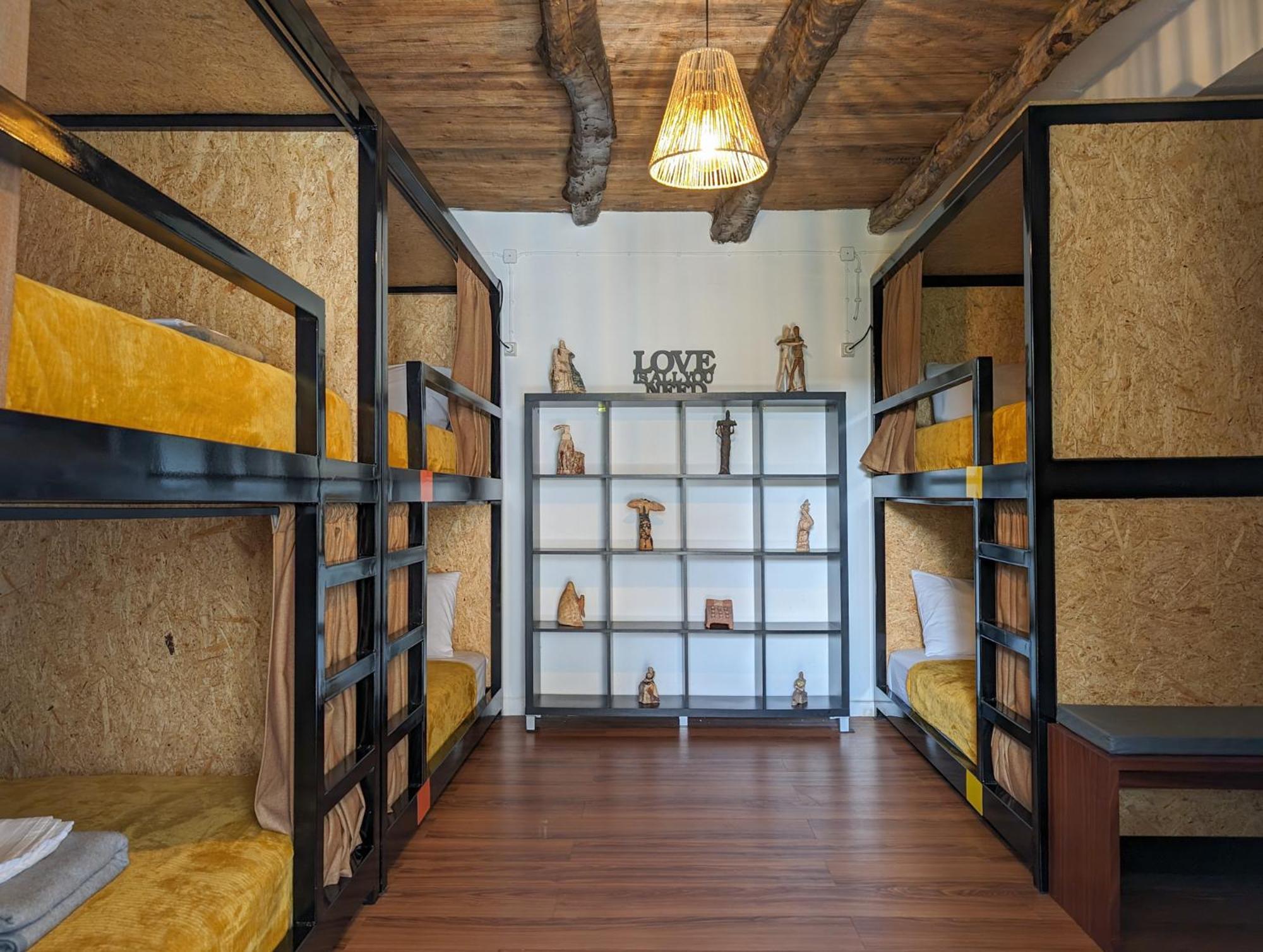 Loving Strangers Hostel มาดาลีนา ภายนอก รูปภาพ